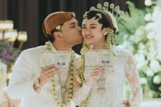 7 Artis yang Menikah...