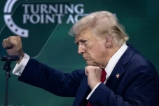 Trump Sebut Harris Individu...