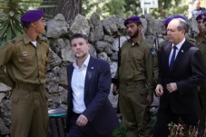 Menteri Israel Serukan...