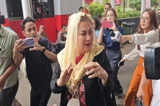 Selesai Jalani Pemeriksaan...