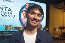 Dibintangi Refal Hady,...