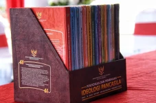 7 Contoh Sikap yang...