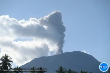 8 Kali Erupsi, Gunung...