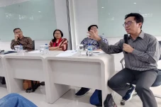 Kalangan Akademisi Himbau...