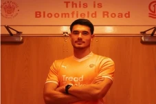 Elkan Baggott Gabung...