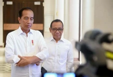 Joni Pemanjat Tiang...