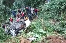 Fortuner Terjun Bebas...