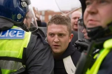 Profil Tommy Robinson,...