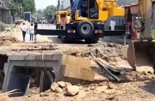 Jembatan Cisata Ambles,...