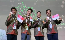 Top! Tim Pelajar Indonesia...