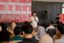 Emil Dardak Tingkatkan...