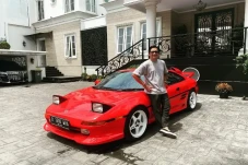 Intip Isi Garasi Andre...