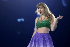 Taylor Swift Batalkan...