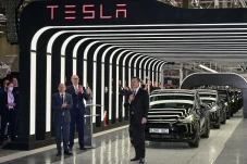 Tesla Umumkan Batal...