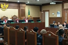 Gazalba Minta Teman...