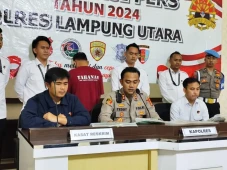 Korupsi Dana BOS untuk...