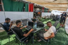 Di Gaza, Tetap Terhubung...