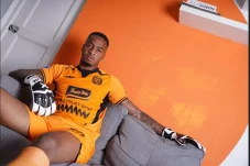 Persija Boyong Carlos...