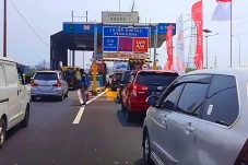 Gerbang Tol Angke 1...