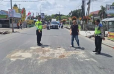 Pengendara Mobil Positif...