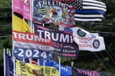 Trump Force One Mendarat...
