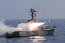 Iran Perkuat Angkatan...