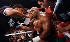 Mike Tyson Salah Lawan...