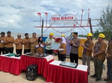 Kunjungi Pantai Nipah-Nipah,...