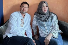 Raffi Ahmad Bacakan...