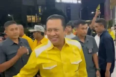 Hadiri Rapat Pleno Golkar,...