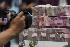Belanja Pemerintah Bengkak,...