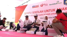 Sepatu untuk Anak Bangsa,...