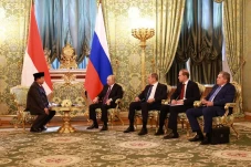 Prabowo Bertemu Putin,...