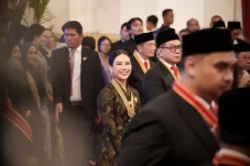 Terima Bintang Jasa...