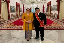 Jokowi Berikan 64 Tanda...