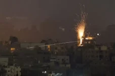Mengenal Roket M90 Hamas,...