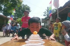 10 Ide Lomba Tujuh Belasan...