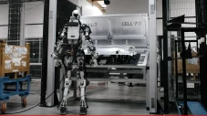 BMW Uji Coba Robot Humanoid...