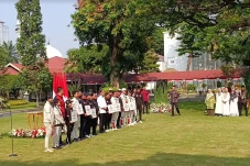 Jokowi Berikan Bonus...