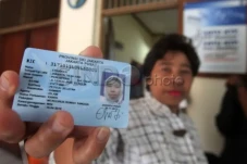 KTP Warga Dicatut untuk...