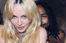 Madonna Rayakan Ulang...