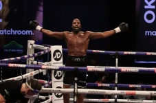 Lawrence Okolie Tantang...