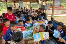 Bantuan Saung Baca MNC...