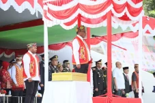 Pimpin Upacara HUT ke-79...