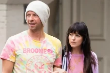 Dakota Johnson Tepis...