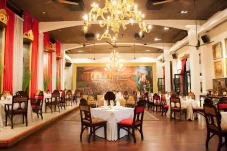 7 Tempat Makan Legendaris...