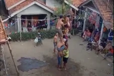 Lomba Panjat Pinang...