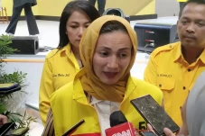 Mundur dari Golkar,...