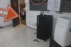 Gudang Distributor Es...