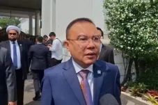 Rapat Paripurna Pengesahan...